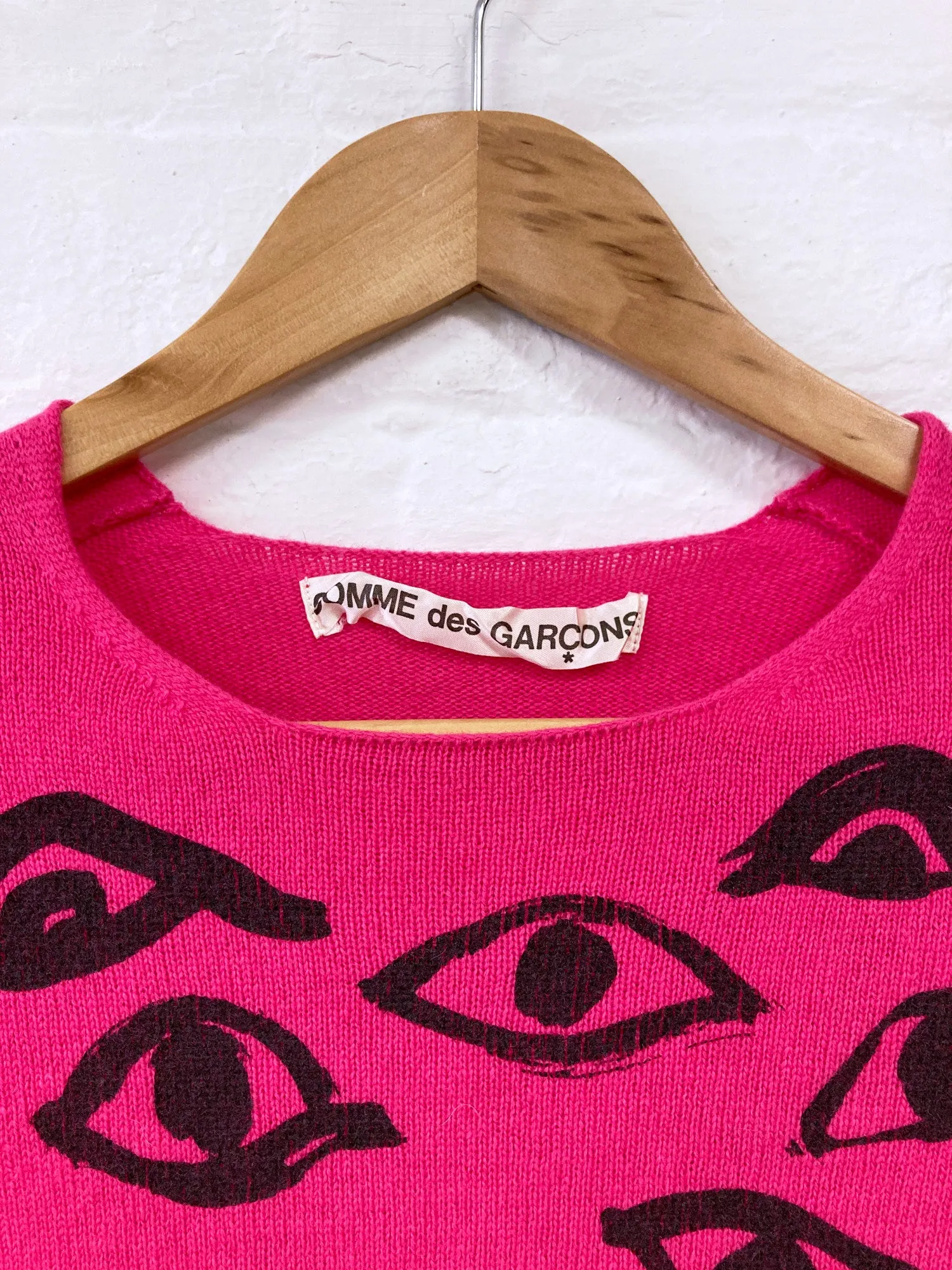 Comme des Garcons AW2000 pink wool knit sweater with eyes on front